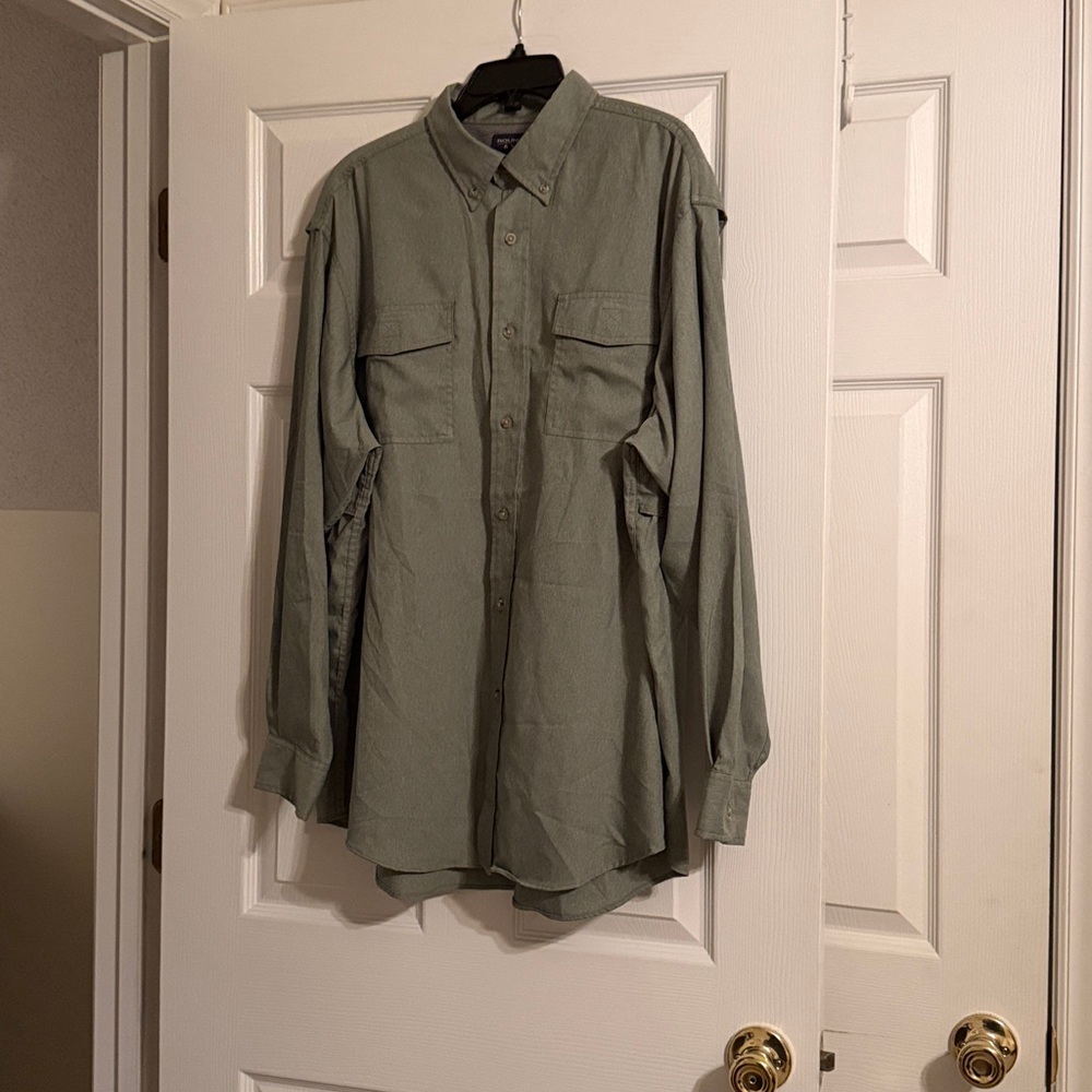 *Roundtree & Yorke Gray Shirt, like new